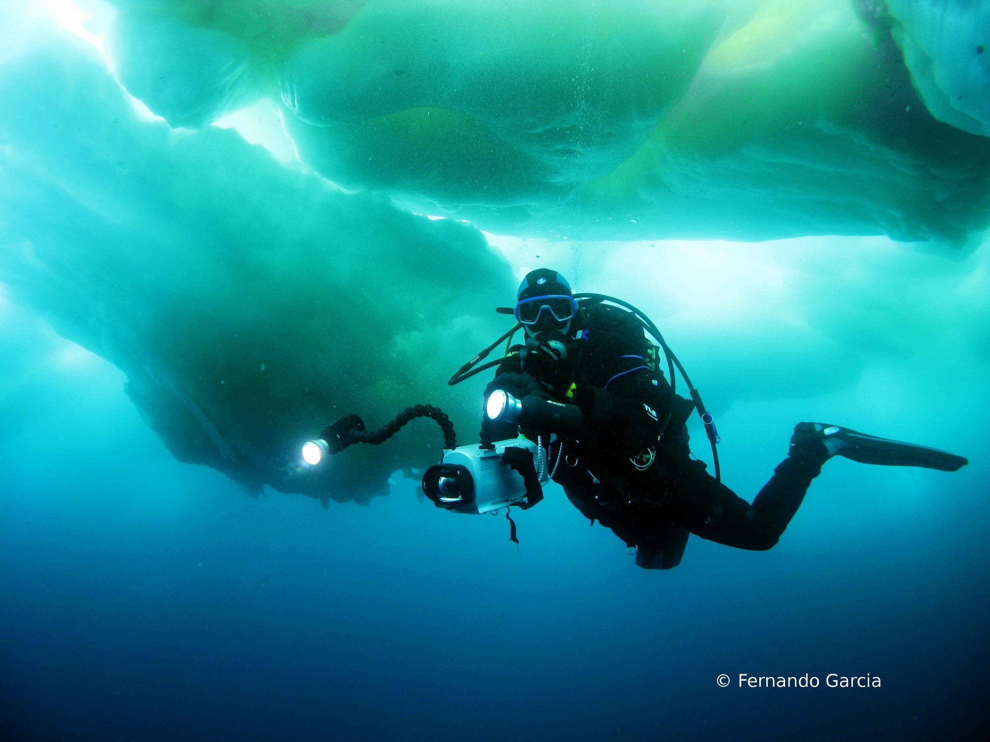 IMG_1054-Fernando Garcia-diver under ice (1)