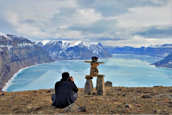 Photographing northern landscape and monument