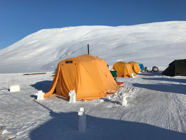 EZ-bed frame for camping in the arctic