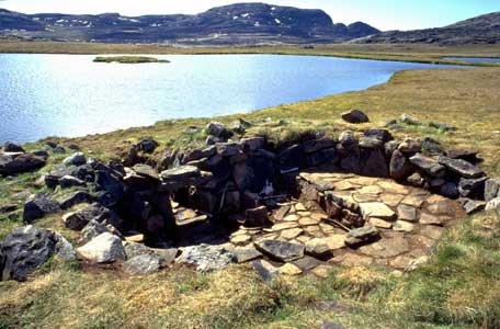 Qaummaarviit Island - archaeological site