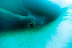 DSC3399-Yohei-Miyashita_iceberg-diver-in-tunnel